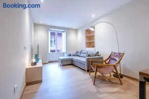 HERITAGE APARTMENTS CERDANYA al carrer Major i parking - Image 3