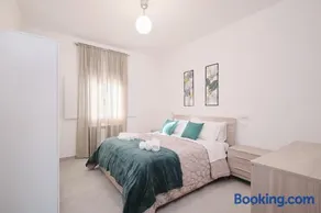 5 FCO Modern & Spacious, Free Parking - Image 1