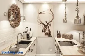 HOME Suites Apartment 5 - Image 4