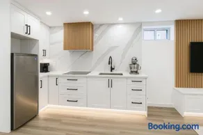 Lux Basement Apartment Getaway - Image 3