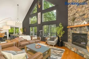 Elegant Mountain Escape, Family Friendly - 4 Outdoor Areas, Massage Room, Sauna, Hot Tub, Views - Image 2