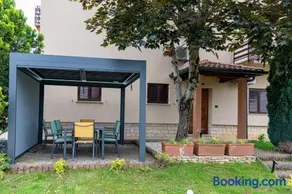 Green Oasis with Terrace - Image 3