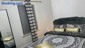 Adorable Home, Tunstall, Stoke-on-Trent - Image 2
