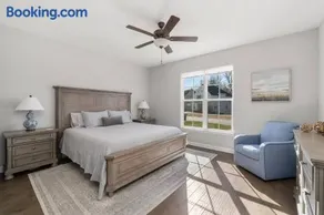 Beautiful Home with Lake and Marina Access, Firepit, Golf Cart Included - Image 5