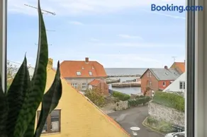 Harborside Apartment With Terrace Bike Shed - Image 2