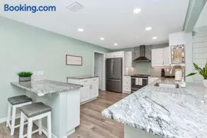 Spacious Family Oasis - Heated Pool - Near Beaches - Image 2