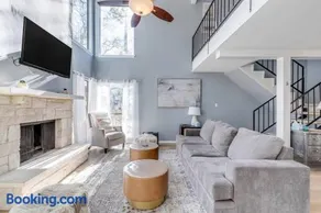 2b1b Hidden Oasis in the Hills- Close to Downtown - Image 3