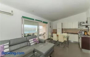 3 Bedroom Nice Apartment In Miskovici - Image 4
