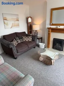 Sandy Feet Retreat Hayling Island Sleeps 7 - Image 2