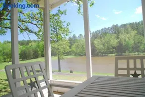 Lakefront Retreat - Sleeps 8 - 1 Hr from STL - Image 4