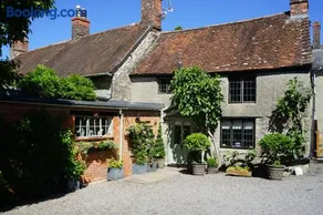 Character 2 double bedroom cottage in Shaftesbury - Image 2