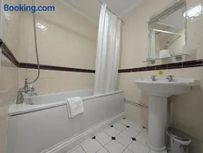 Hitchin Priory Hotel - Image 2