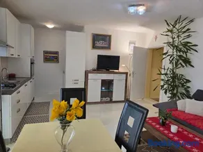 Apartment mit zwei Schlafzimmer und Pool und Jacuzzi - Image 3