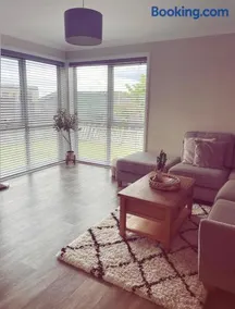 Malva - Modern 2 Bedroom Bungalow in Wick Sleeps 4 with private parking - NC500 Route - Image 4
