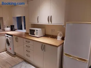 Charis House - Image 3