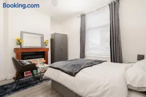 Modern 3-Bedroom Home in-Steps from Crown Point - Image 1