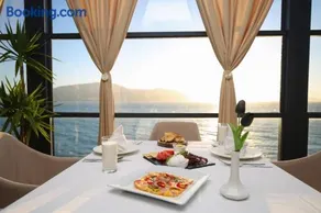 Blue Bay Residence - Image 1