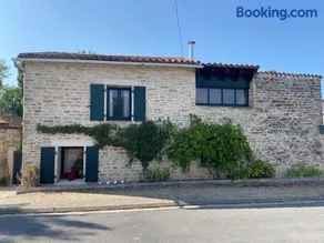 Self contained Guest House in Juillé - Image 3