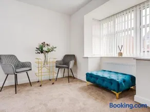 Spacious 3-Bed House - Sleeps 5 - Parking for 2 cars - Image 5