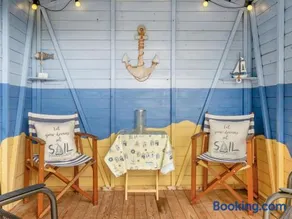 2 Bed in Colwell Bay oc-ic013 - Image 3