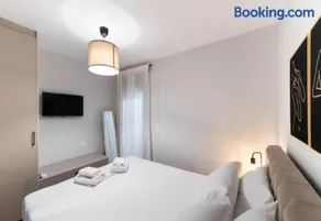 3 Keys Luxury Apartment - Image 2