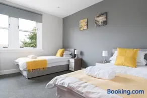 Dalkeith Three Bed Two Bath Apartment - Image 4