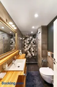 Stylish and High-end Designer Apartments in City Center - Image 4