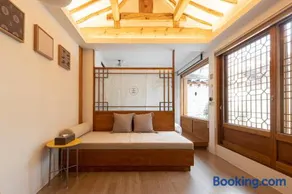 Luxury Hanok Mirror Courtyard - Image 1