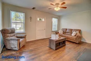 Classic 2 bed 1 bath home in the cradle of beautiful Valdosta - Image 2