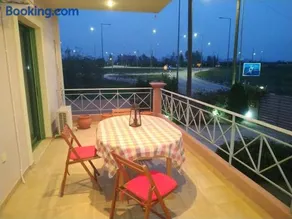Roundabout apartment - Image 4