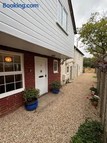 Delightful 3-bedroom Cottage, Brockenhurst - Image 2
