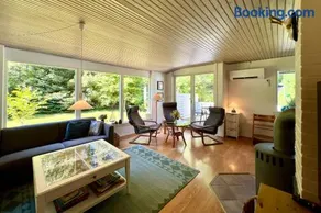 Cozy And Updated House On Large Private Lot - Image 3