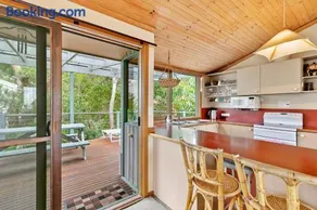 Spacious Home in Point Roadknight - Image 3