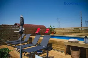 Moment's in Nature Vineyard Bungalows Pool & Jacuzzi - Image 3