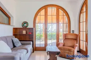 GuestHost - Villa Hannah in the hills with panoramic views - Image 2