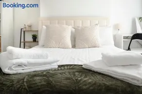 Coventry Business Stay House - Image 3