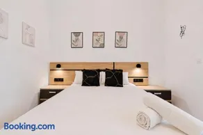 Caracol - Entire Apt - Near Beach and Stadium by Río Turia Apartments - Image 2