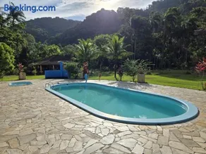 Refúgio Natural em Angra Perto da Cachoeira - Image 1