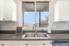 Downtown Views-Prime Location! - Image 5