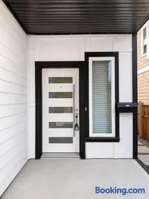 Serene Home in Victoria - Image 1