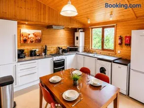 Castle Cove Lodge - Luxury Hot Tub & Castle and Sea Views - Image 2