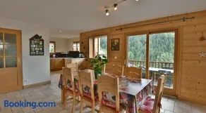 Bellissimo chalet accogliente e familiare con giardino, idromassaggio e sauna | Vista sul lago | Perfetto per il lavoro da remoto | Ammette cani - Image 3