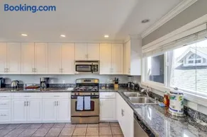 Mission Beach Townhome Getaway - Image 2