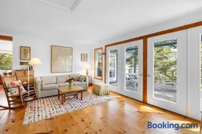 Sea Heather Cottage: Sunny Waterfront Escape for N - Image 3