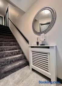 Ultra Modern large 4 bed executive home Durham - Image 2