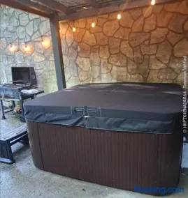 Smokey Mountain Retreat, new hot tub, game room, sleeps 8! - Image 3