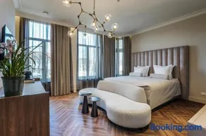 Petite EnSuite - Image 1