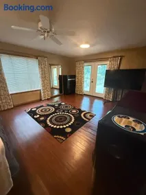 Elegant Peaceful Lakefront Escap - Image 5