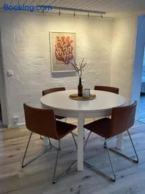 Nyrenoverad 2-rummare med gratis laddning för elbil - Image 1