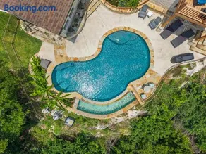 3700 sq ft lake View Pool Arcade Boat Ramp - Image 3